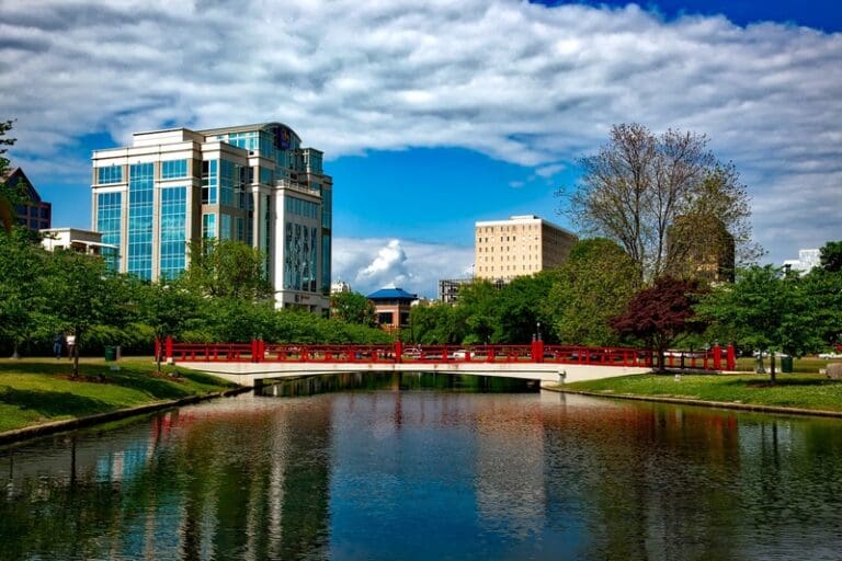 Best neighborhoods in Huntsville for families, featuring suburban streets and parks with greenery.